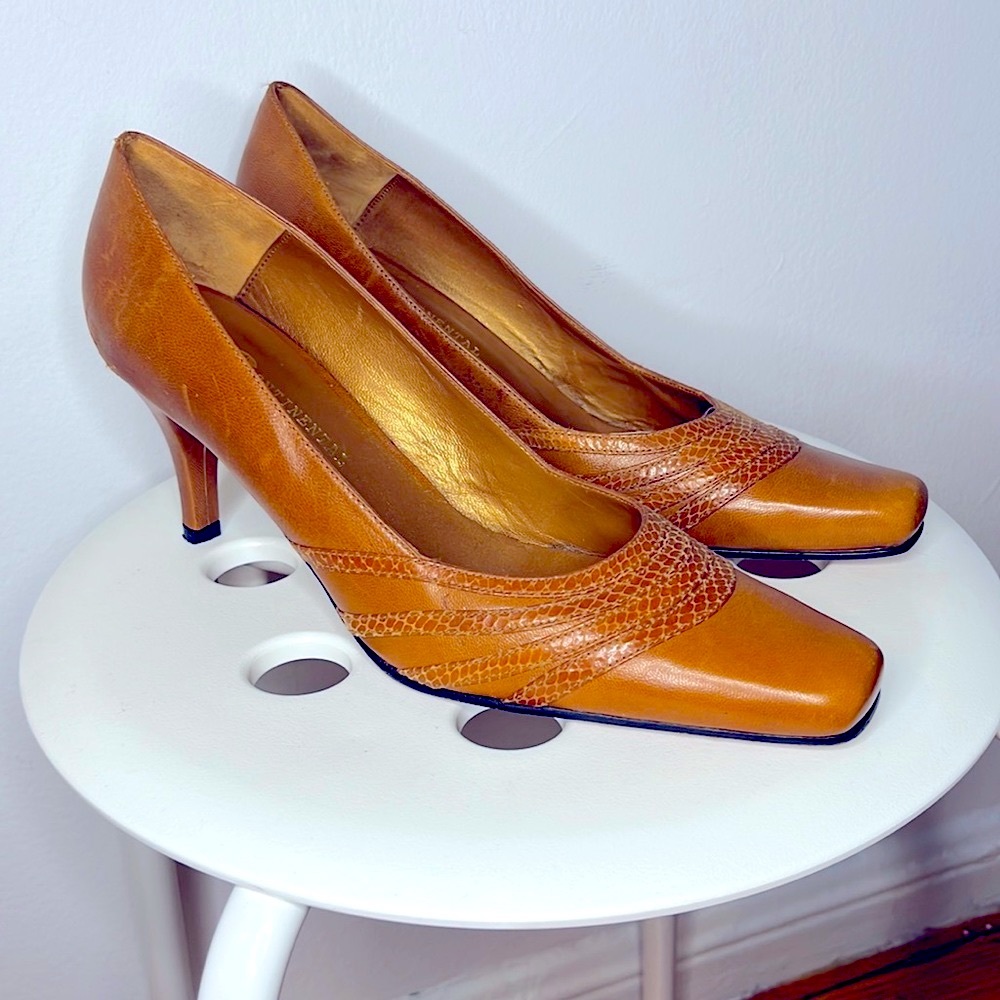 Vintage 100% Leather heels with croc detailing.